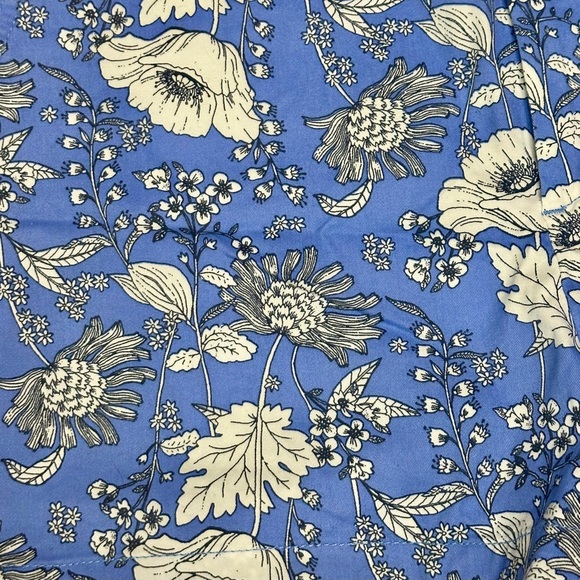 Brand New, Blue, Gap "City" Shorts w/ White Flowers. Classic and statement! NWT - Picture 3 of 9